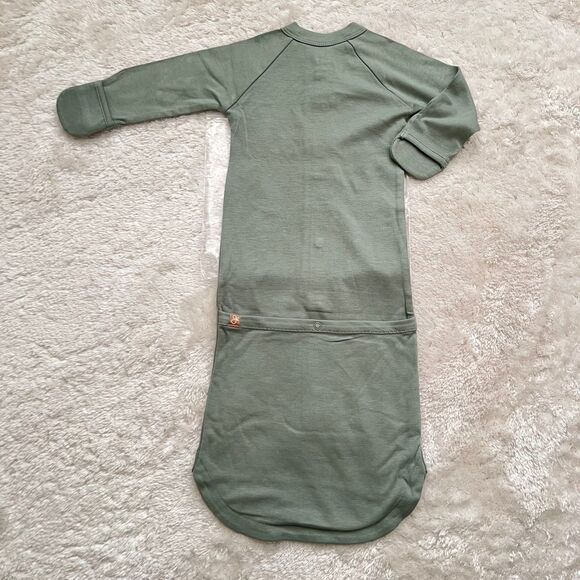 NWT Goumi Kids Glacier Gown SZ 0-3 mo Snap Bamboo Baby Sleeper Moon - Picture 3 of 3